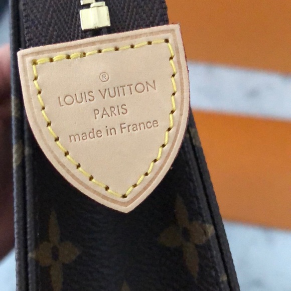 ❌SOLD❌ Louis Vuitton toiletry 26 - Picture 4 of 6